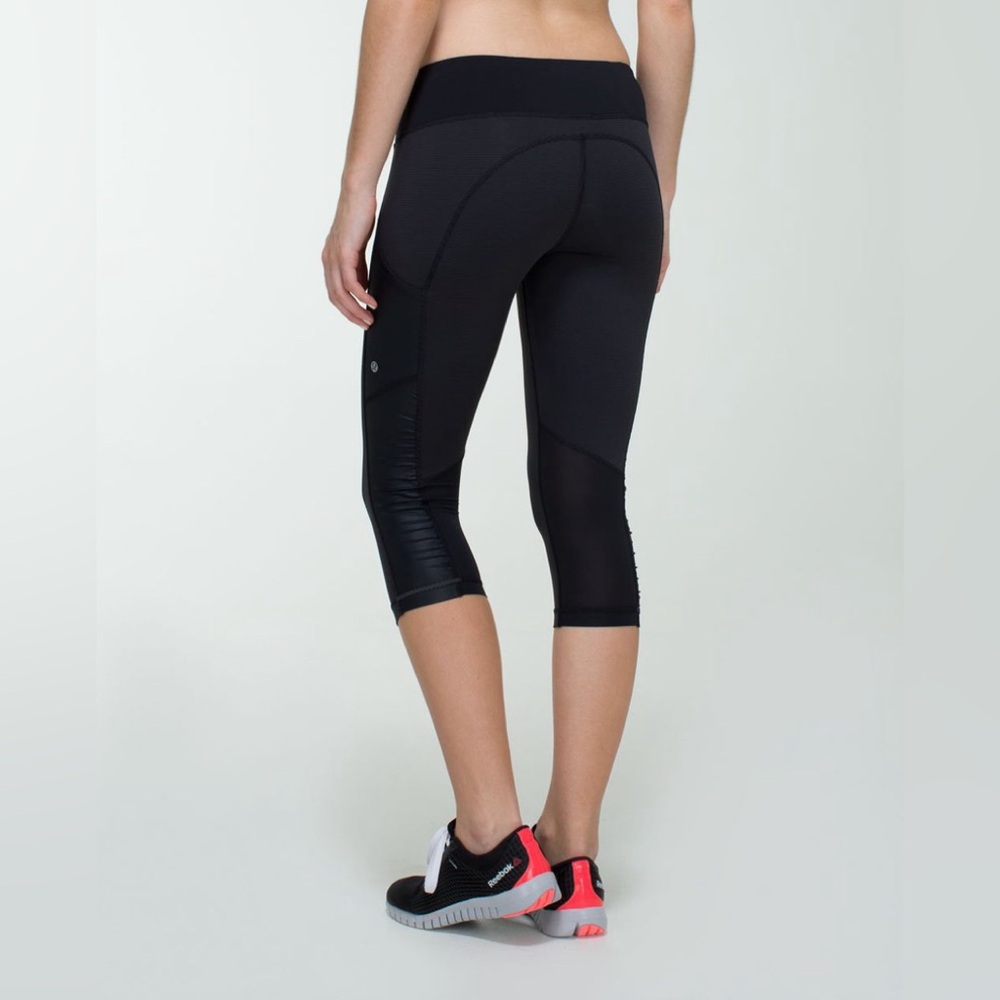 Lululemon Cut the Crop Black Stripe Legging